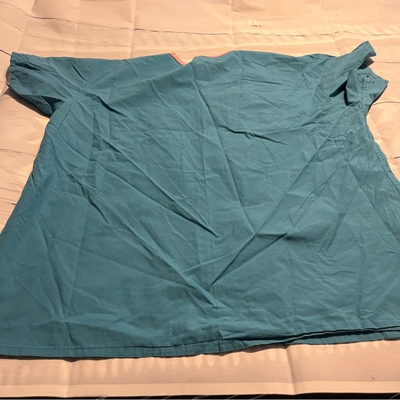 3 Pack Bundle of Green V Neck Scrub Top with Pockets, Size XL - Picture 11 of 12